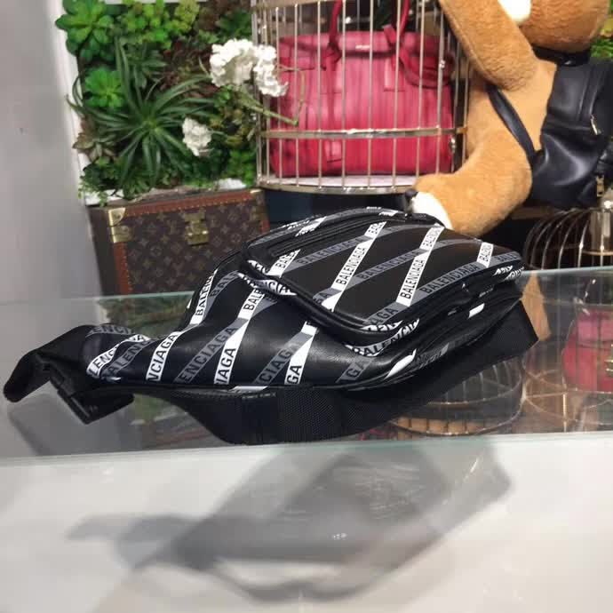 BALENCIAG巴黎世家 專櫃同步更新 斜挎胸包腰包 簡約兩用包  BL1238